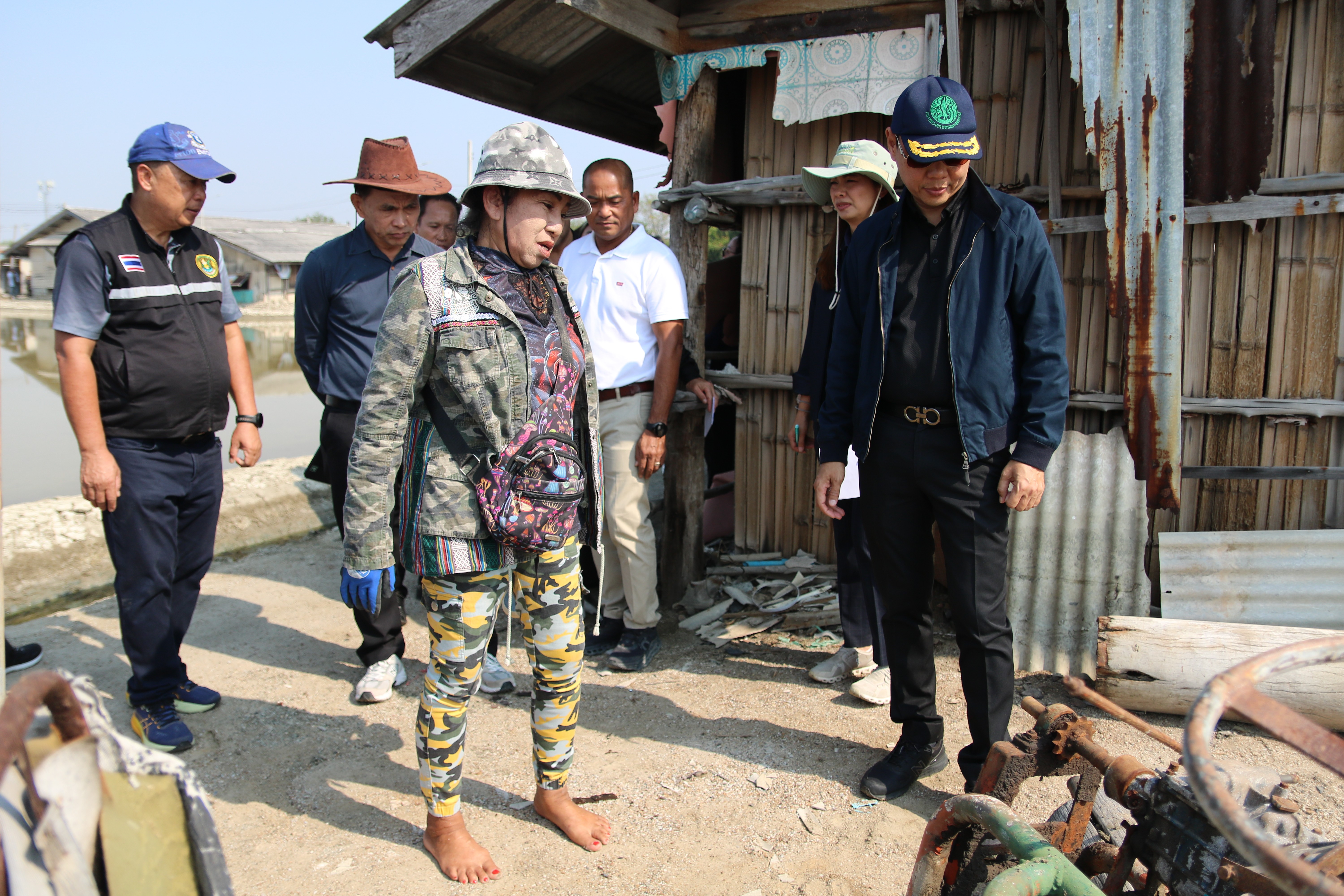 title - ส.ป.ก. ร่วมติดตามรองปลัดกระทรวงเกษตรและสหกรณ์ ลงพื้นที่ตรวจเยี่ยมชุมชน เพื่อรับฟังข้อคิดเห็นเกษตรกรผู้ผลิตเกลือทะเล พื้นที่จังหวัดชลบุรี